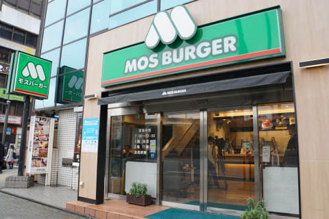 モスバーガー、看板リニューアル 「M」のみに - Impress Watch