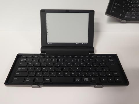 速報】キングジム、電子ペーパー搭載で折りたたみキーボードの「ポメラ