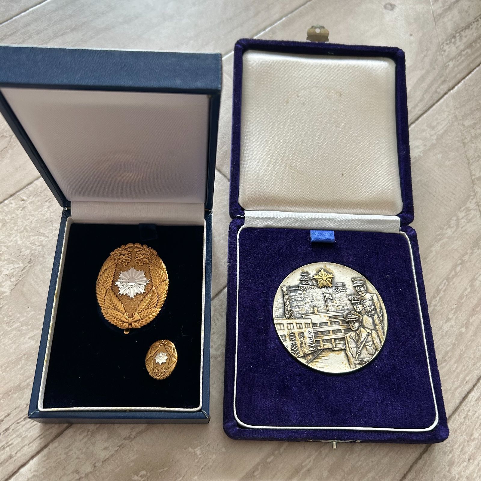 共箱入り 略章付き 警察功績章(造幣局)と愛媛県警察史発刊記念のメダル
