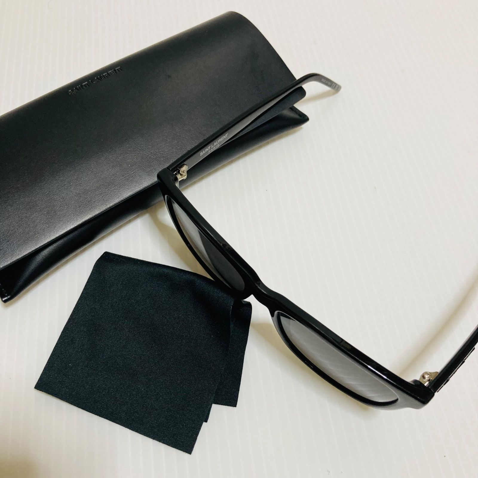 極美品 SAINT LAURENT 正規品 スクエア ケース付 - メルカリ