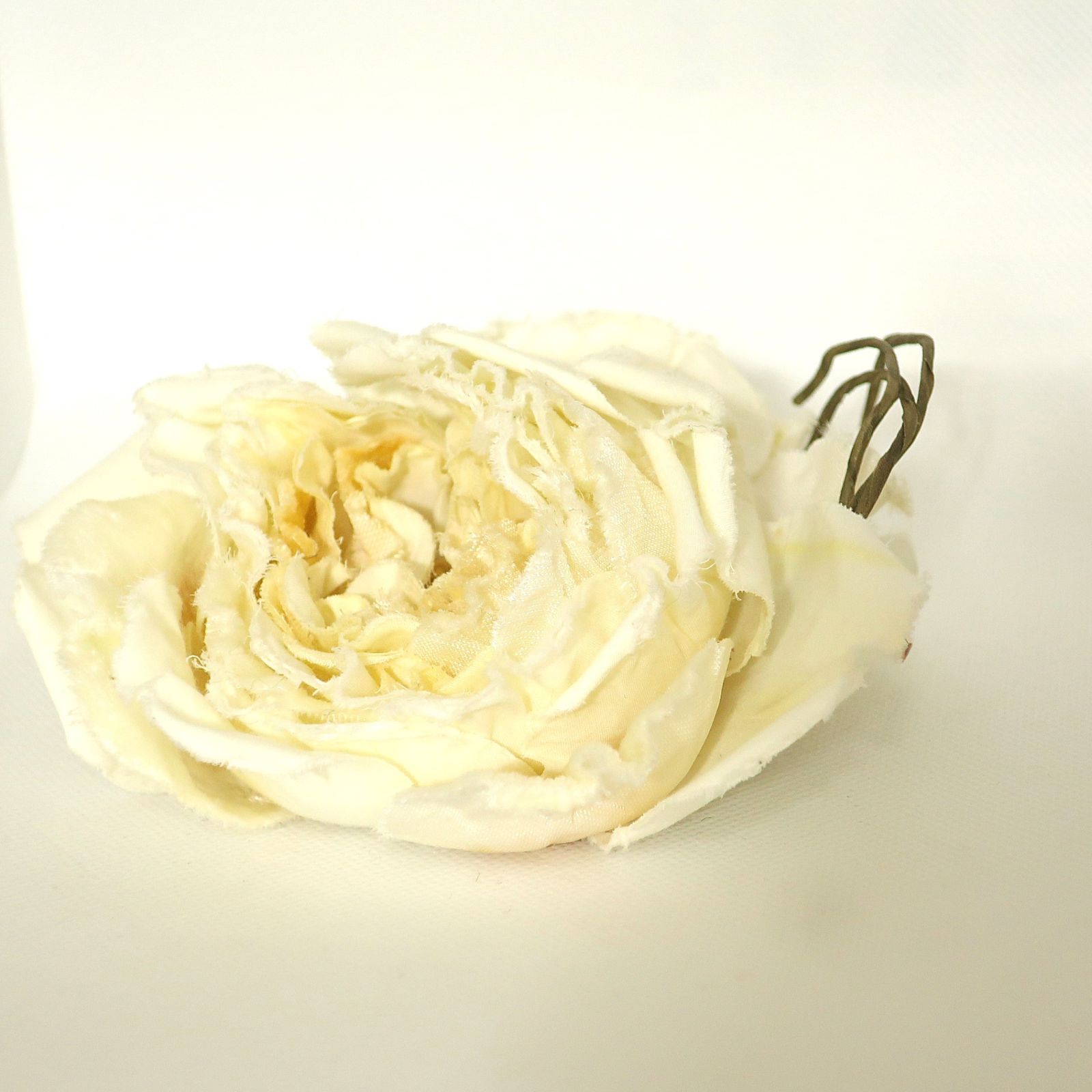 ピンクハウス系☆上品な薔薇コサージュ 大ぶりのバラにつぼみ 布風