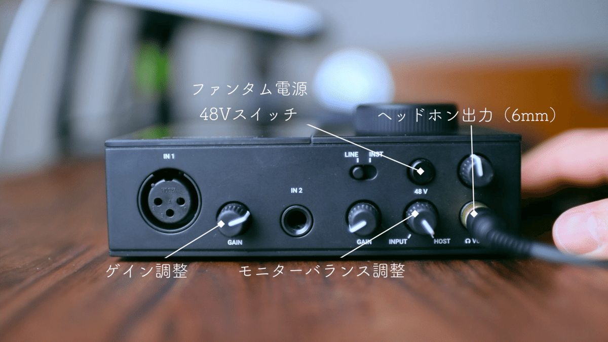 デスクに合うミニマルなオーディオインターフェース Komplete Audio 1