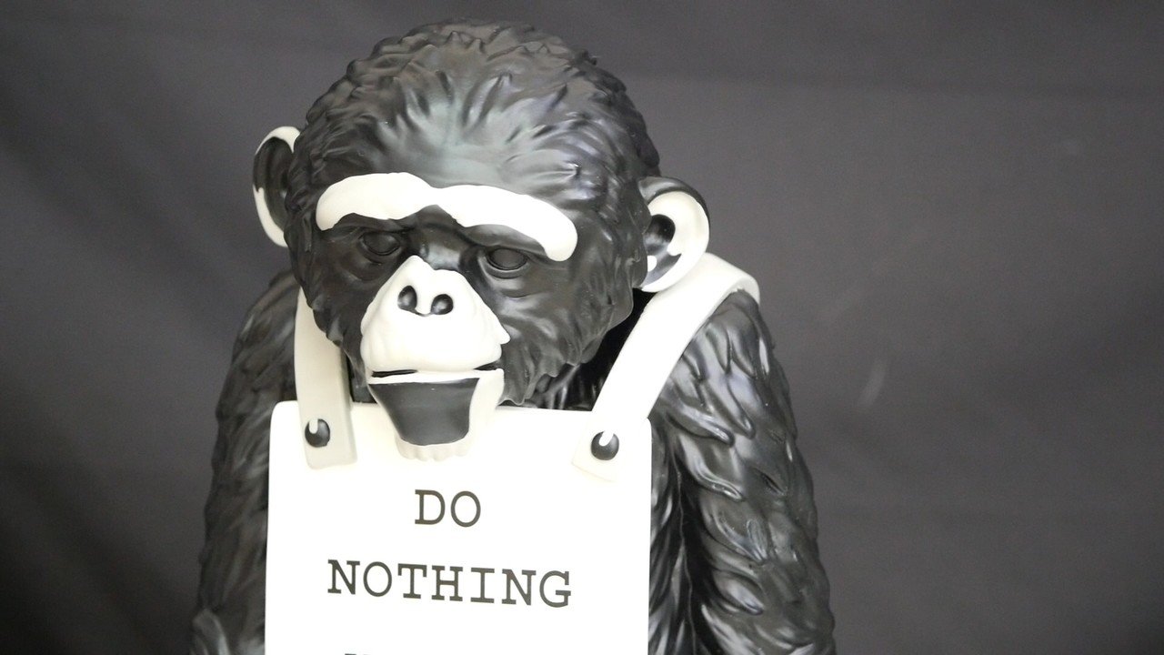 BANKSY MONKEY SIGN（DRIP Ver.) ＆Flying Balloons Girlのスタチュー