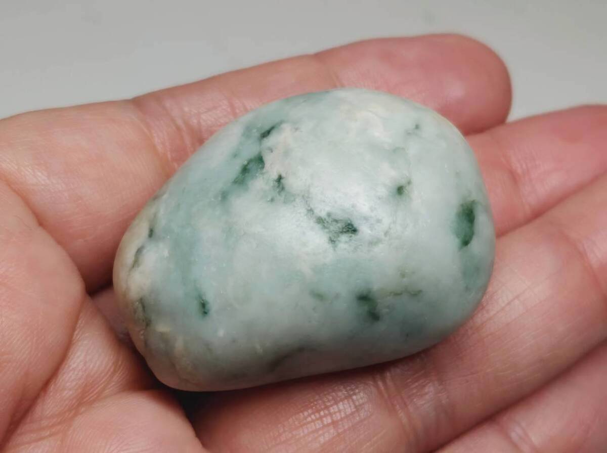 白緑】 185g 翡翠 ヒスイ 原石 翡翠原石 鑑賞石 自然石 誕生石 鉱石
