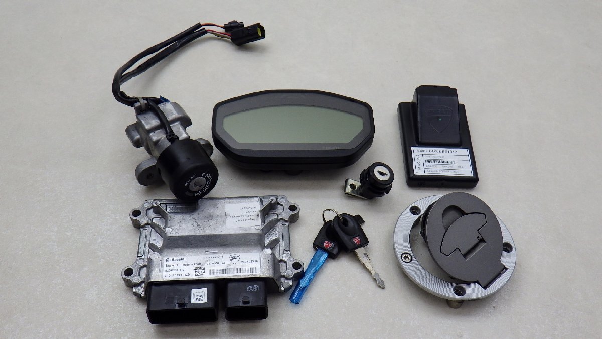 Yahoo!オークション -「ドゥカティ ecu」の落札相場・落札価格