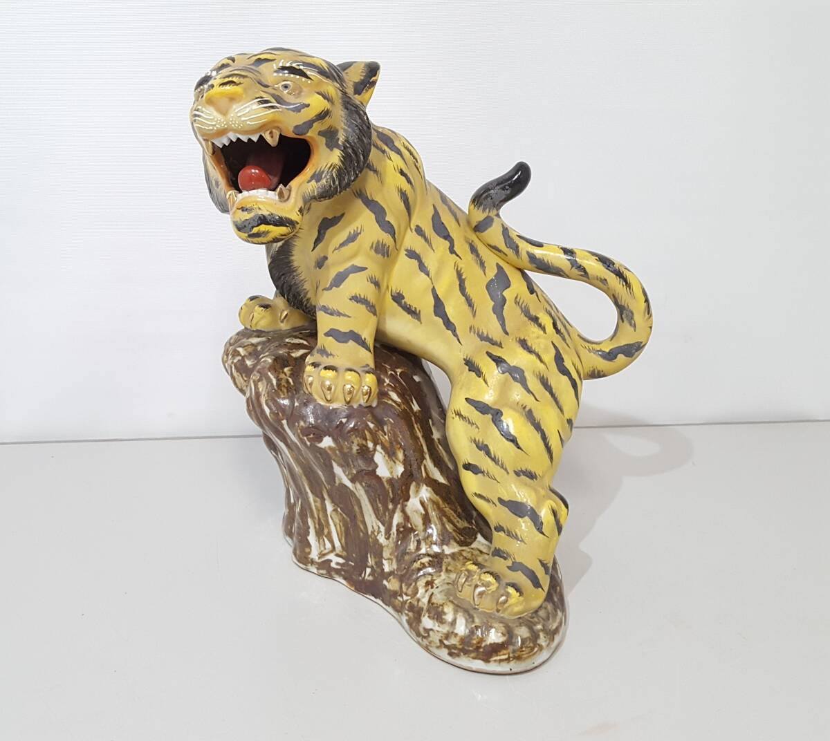 Yahoo!オークション -「虎 置物」(九谷) (日本の陶磁)の落札相場・落札価格