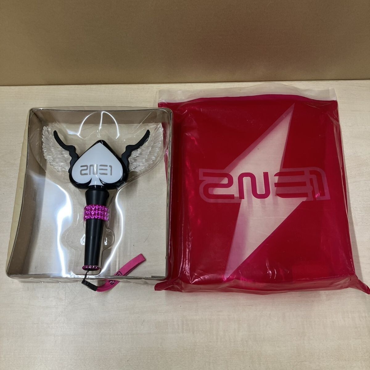 Yahoo!オークション -「2ne1 ペンライト」の落札相場・落札価格