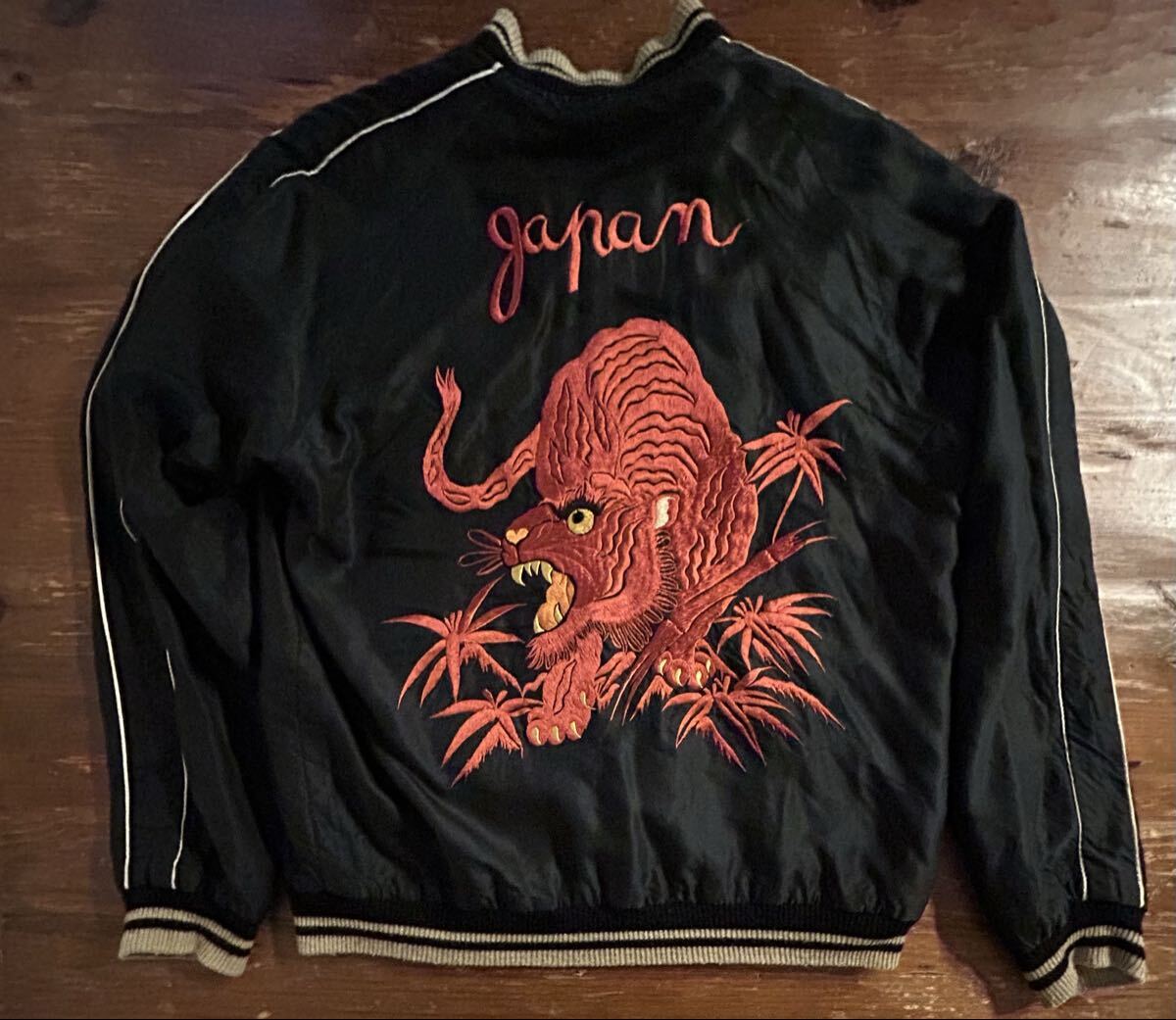 Yahoo!オークション -「東洋 スカジャン 赤虎」の落札相場・落札価格