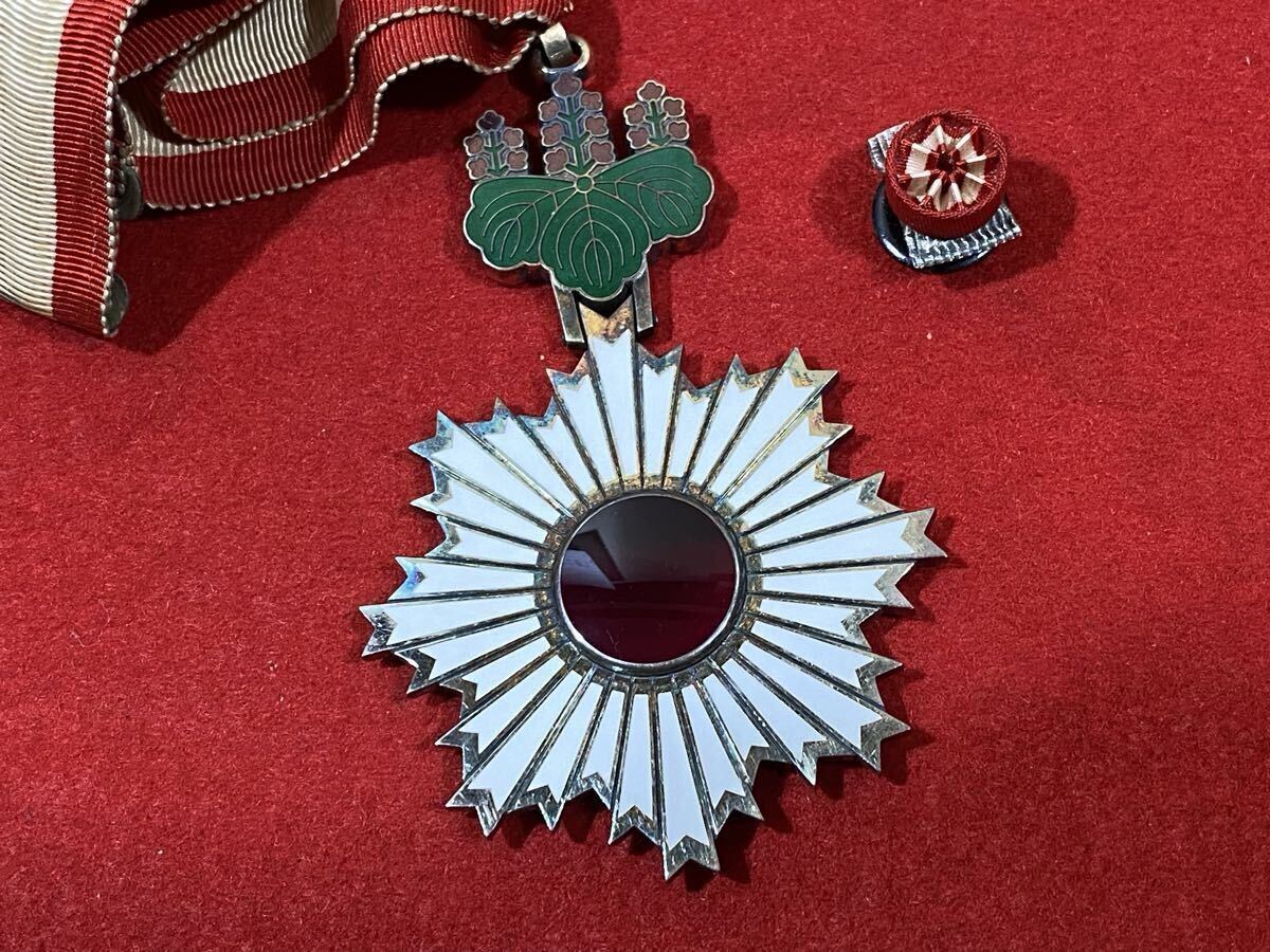 Yahoo!オークション -「勲三等旭日中綬章」(徽章) (小物、アクセサリー