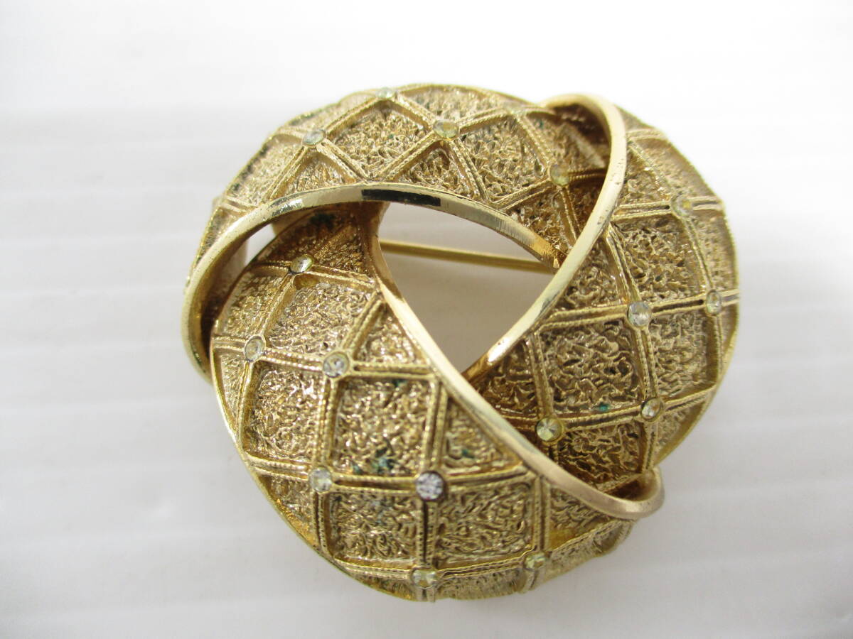 Yahoo!オークション -「バレンシアガ ブローチ」の落札相場・落札価格