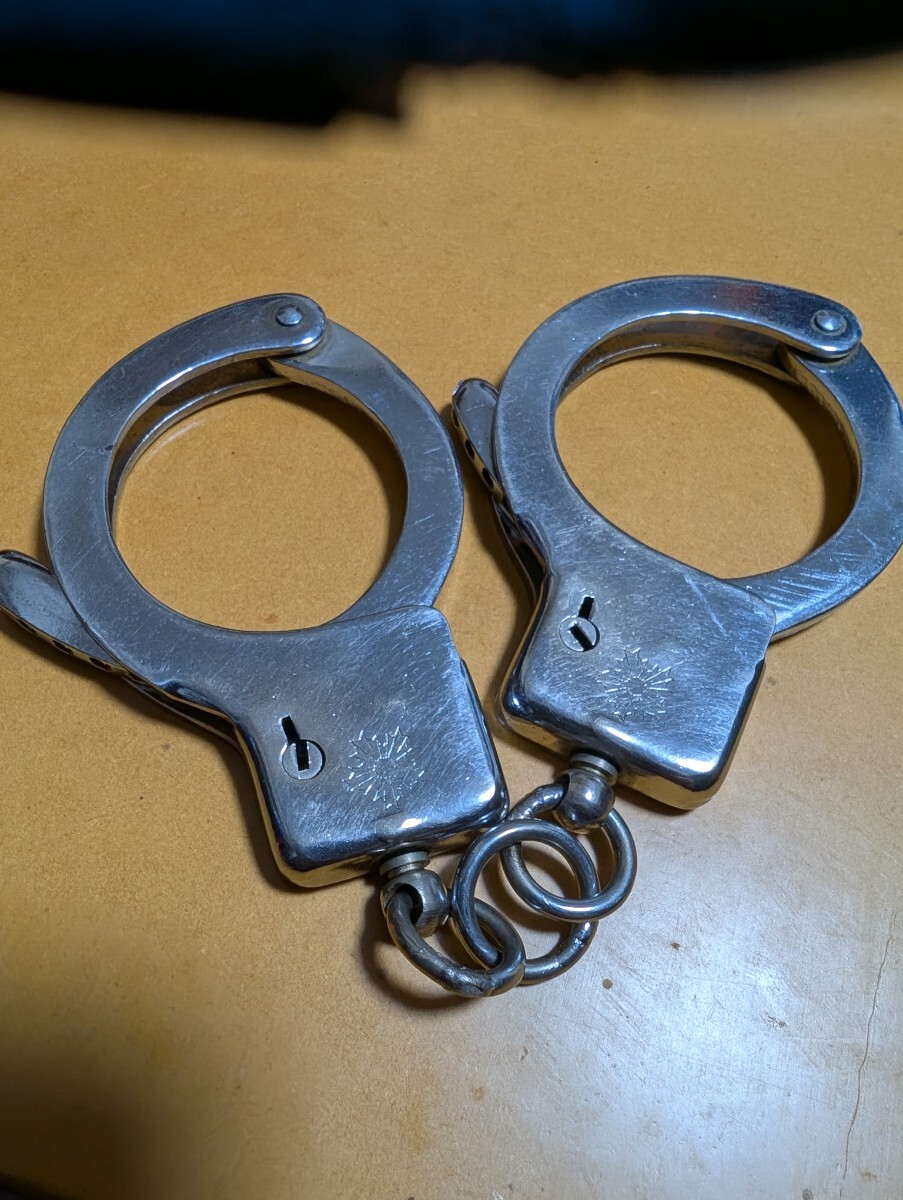 Yahoo!オークション -「手錠」の落札相場・落札価格