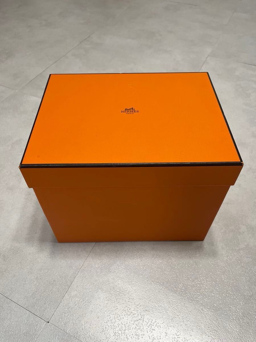 HERMES エルメスの空箱です 3種類とリボン1本 オマケの小箱です リング