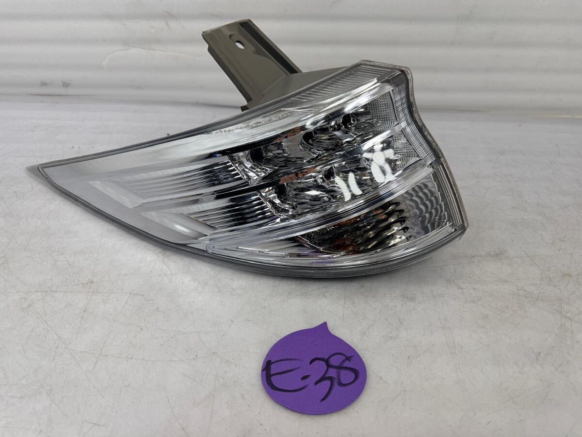 Yahoo!オークション -「エスティマ ハイブリッド ahr20」(テールライト