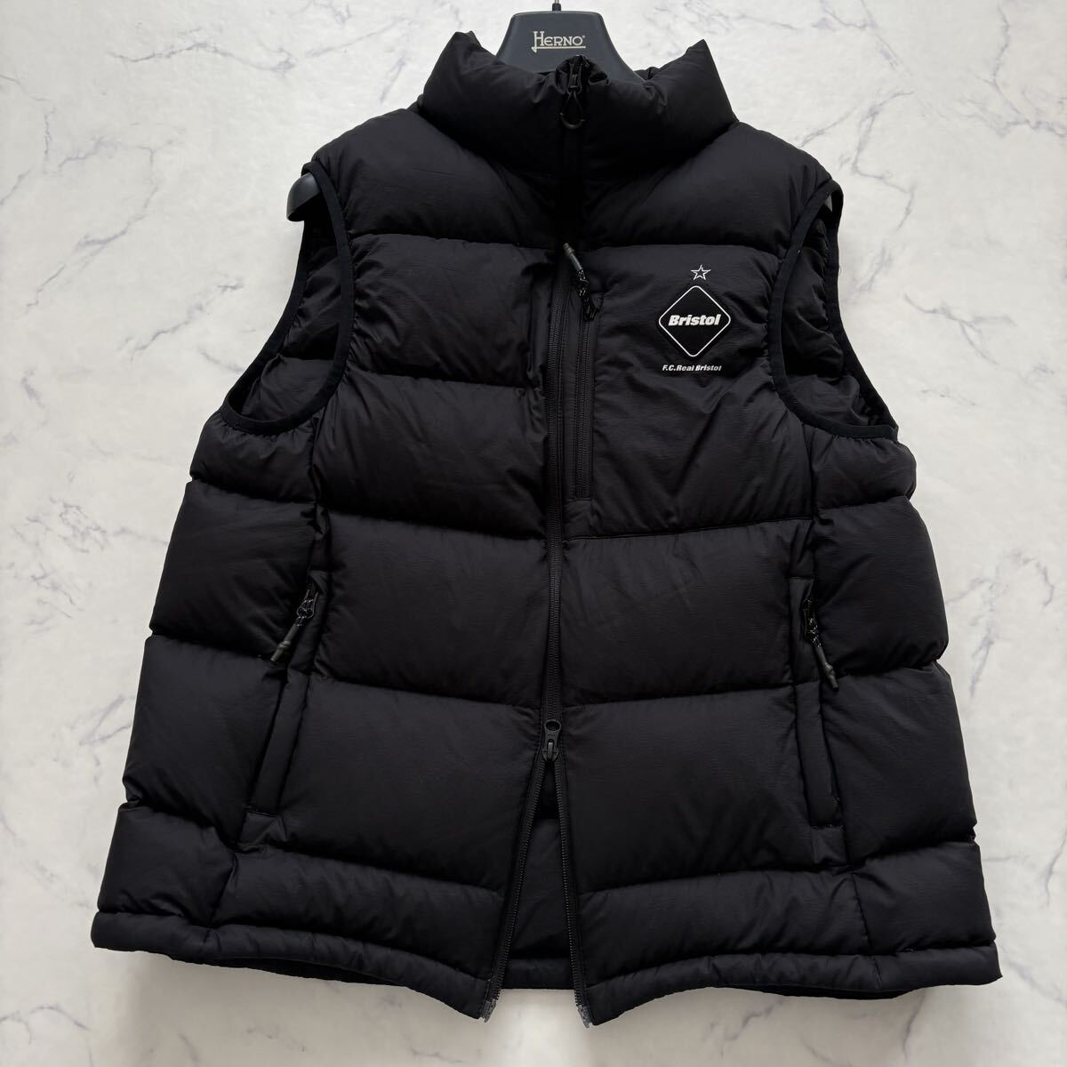 Yahoo!オークション -「f.c.real bristol ダウンベスト」の落札相場