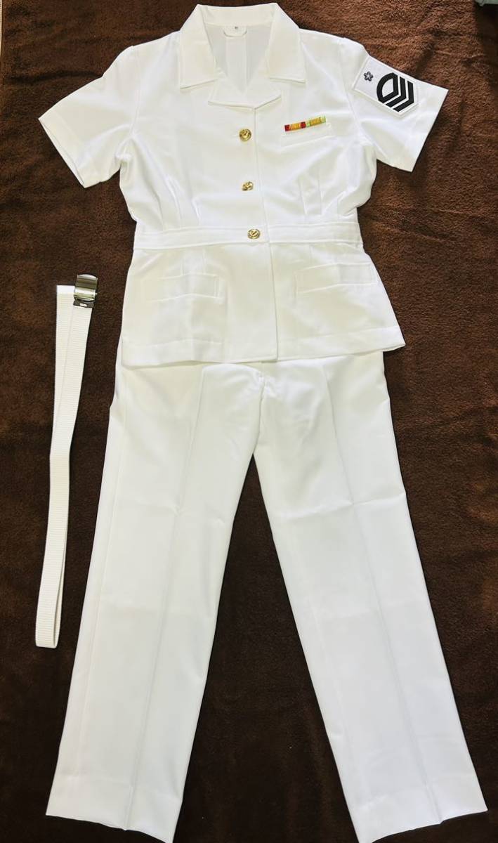 Yahoo!オークション - 海上自衛隊 女性 夏制服 白ベルト 防衛記念章 付