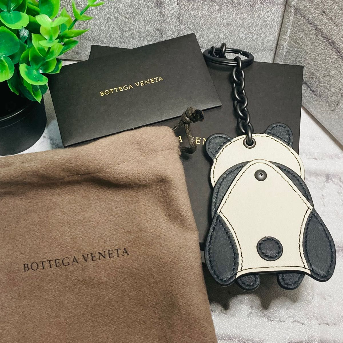 新品 ボッテガヴェネタ パンダ キーホルダー アニマル イントレ