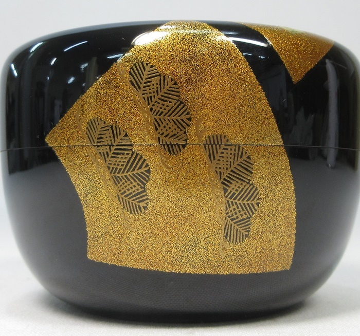 G0013】茶道具 輪島塗 一后一兆 青貝入 松竹梅 扇面 蒔絵 棗 共箱 共布