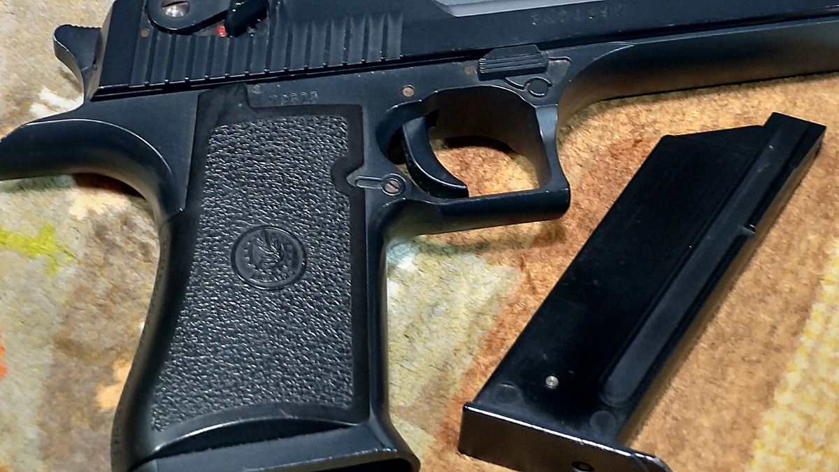 54 KHC デザートイーグル エアコキ ホップ調整イモネジにスライド