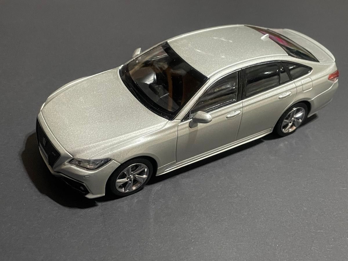 トヨタ220系クラウンRS カラーサンプル プレシャスシルバー｜Yahoo