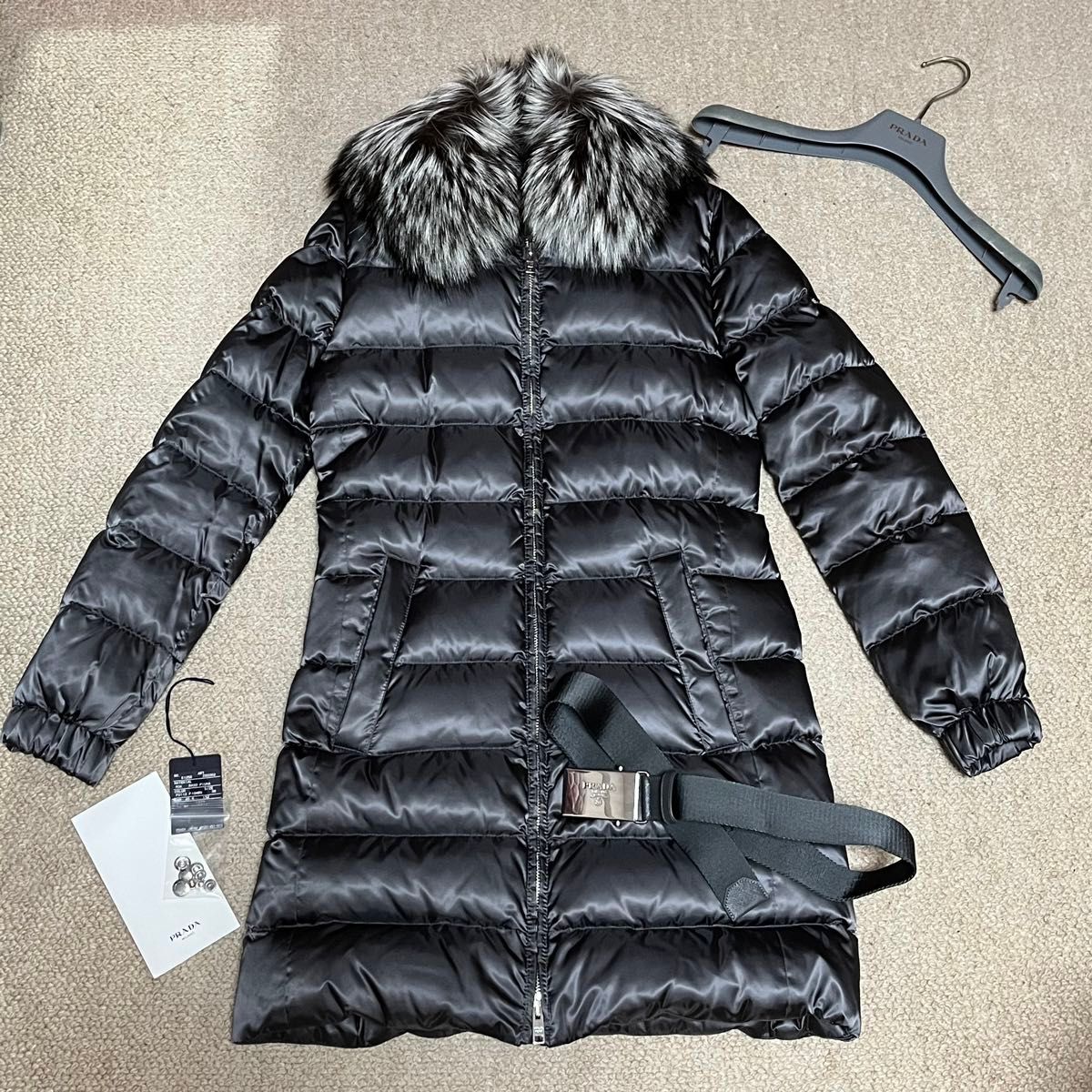 PRADA フォックスファー ダウンジャケット シルバーグレー 38｜Yahoo
