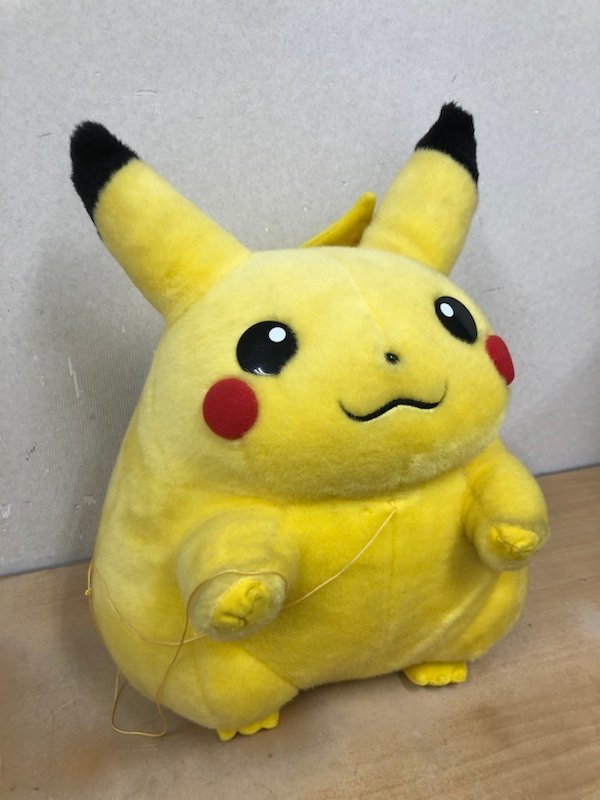 Yahoo!オークション - TOMY ピカチュウ 等身大 ぬいぐるみ 当時物 初代
