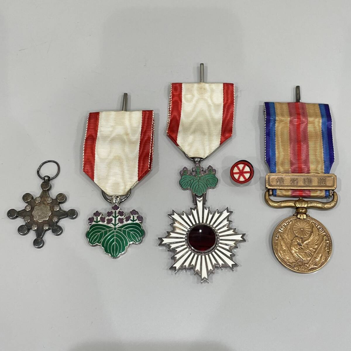 Yahoo!オークション - 勲章 微章 メダル アンティークまとめて 4点 700