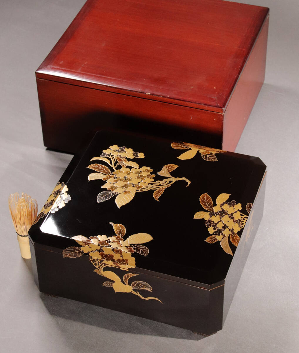 M666/ 時代木製漆器 美しい紫陽花金蒔絵 黒塗梨子地 饅頭箱 木箱入 切