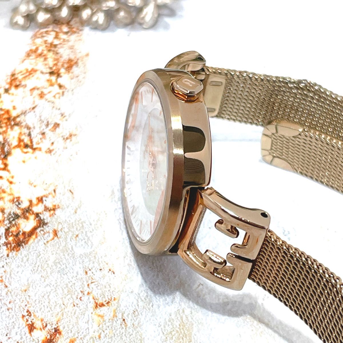 箱付き フルラ レディース 腕時計 シェル文字盤 ロゴグラム メッシュ