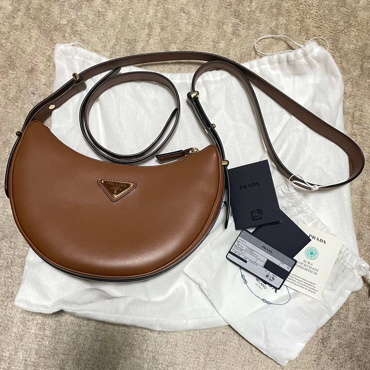 プラダ prada アーケ ブラウン ショルダーバッグ ハーフムーンバッグ