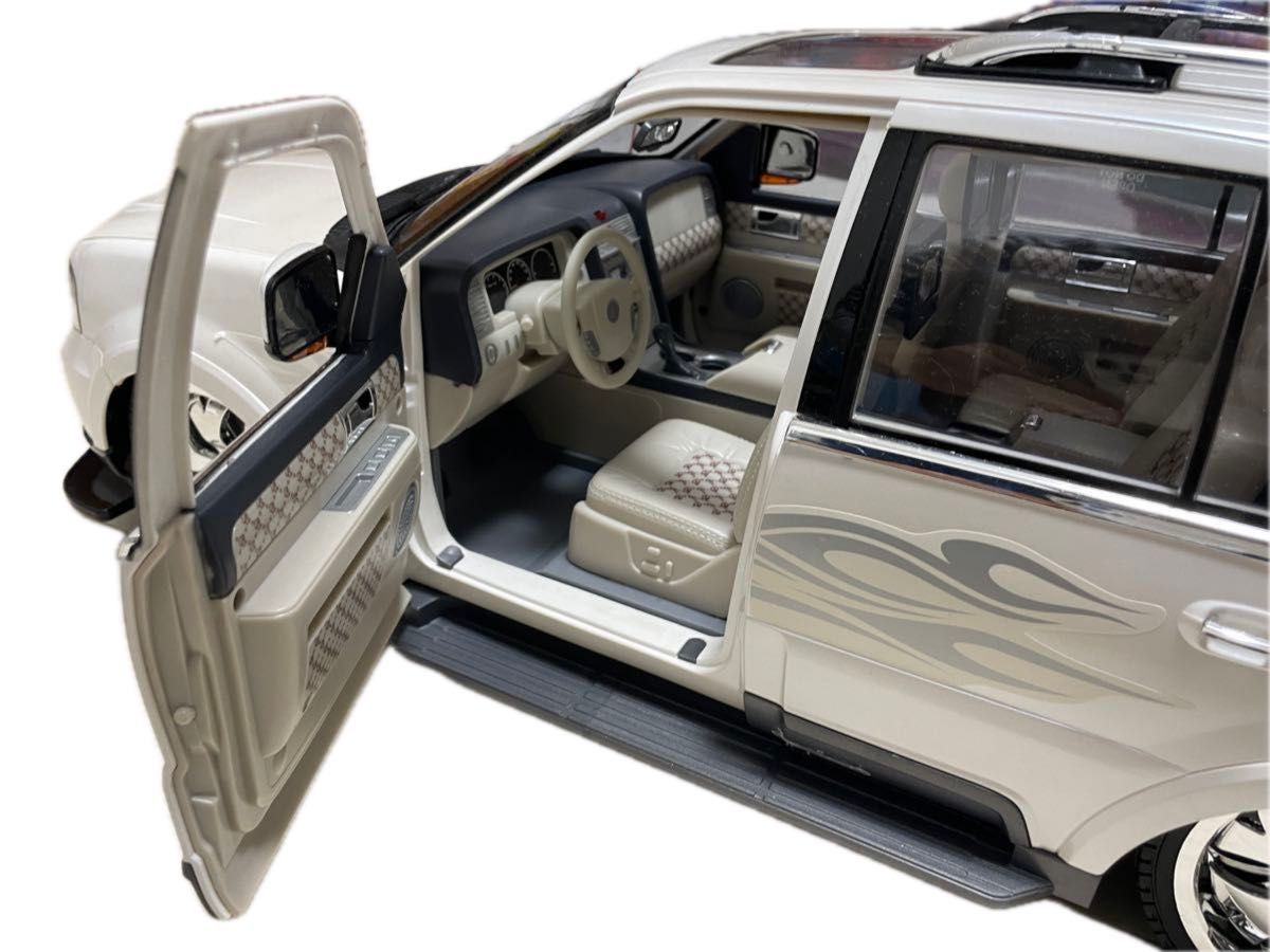 1/6スケールラジコン リンカーンナビゲーター 大型ラジコン LINCOLN