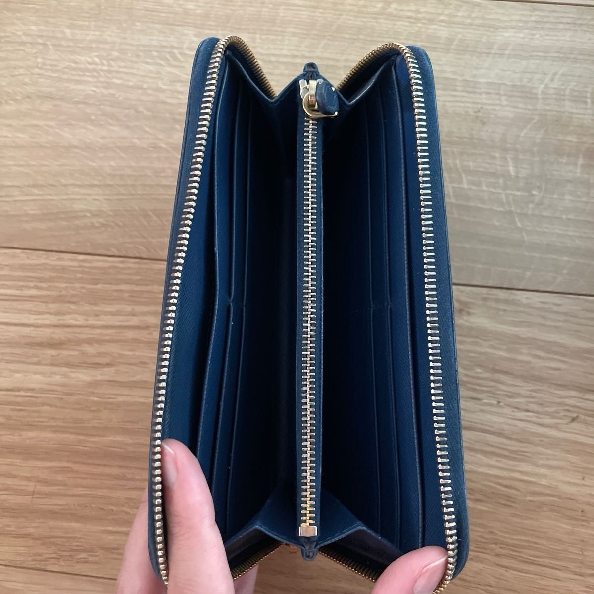 PRADA プラダ 希少ネイビー ブルー 長財布 ラウンドファスナー