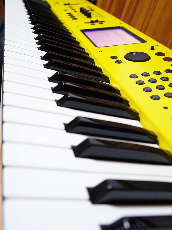 Yahoo!オークション - KORG M50 61 限定色イエロー 室内使用のみのワ