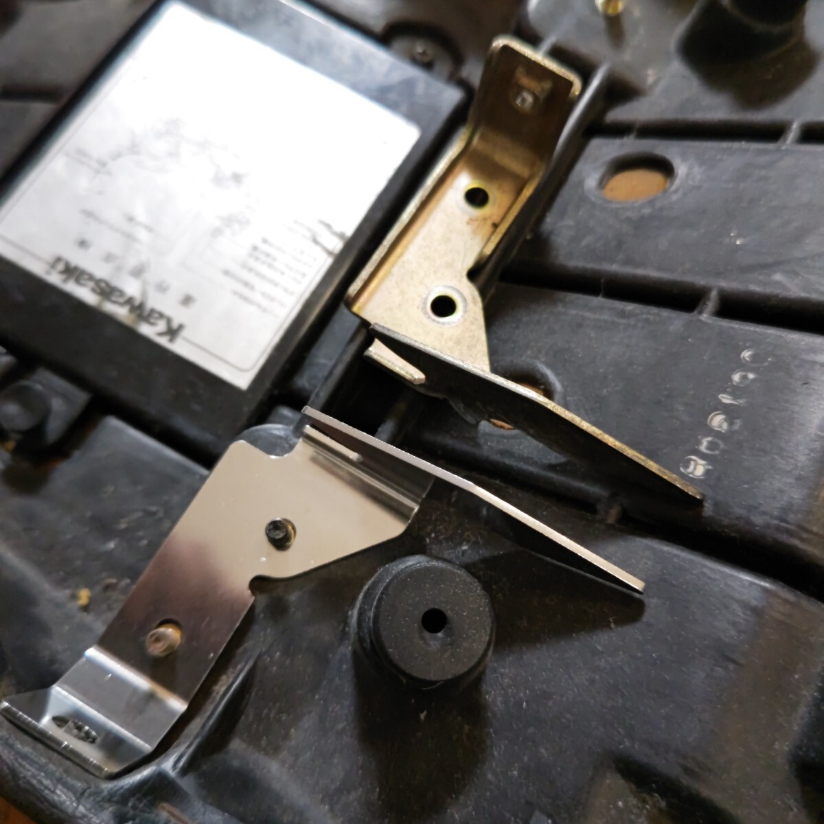 カワサキ ゼファー400 C5-C7 シート金具 シートキャッチ シートステー