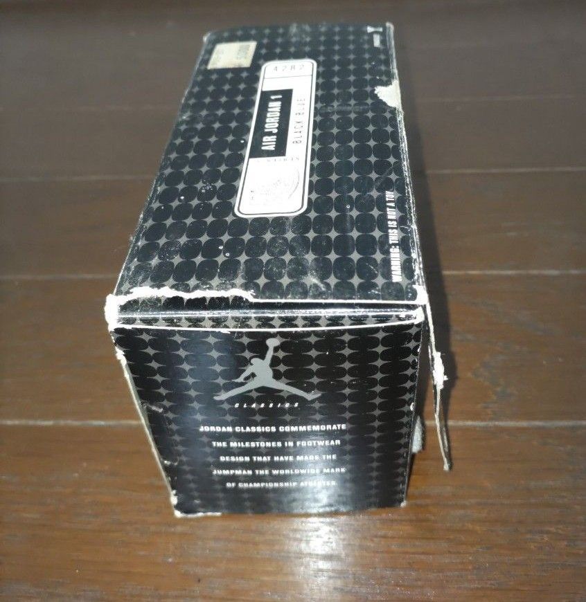 世界限定3000個nike classics未開封エアジョーダン1 ロイヤル陶器