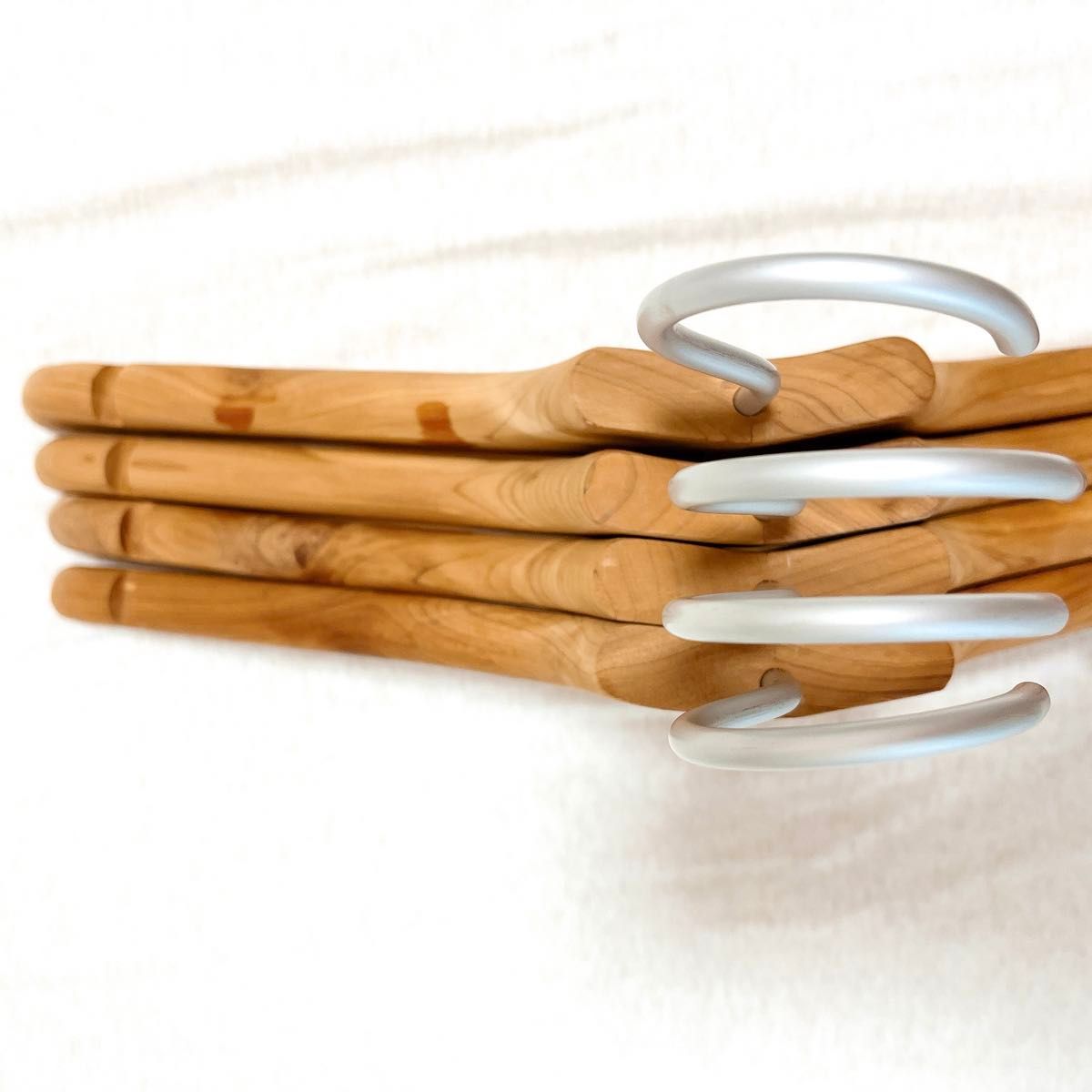 無印良品 MUJI 廃盤品 レッドシダーハンガー 木製ハンガー 4本セット