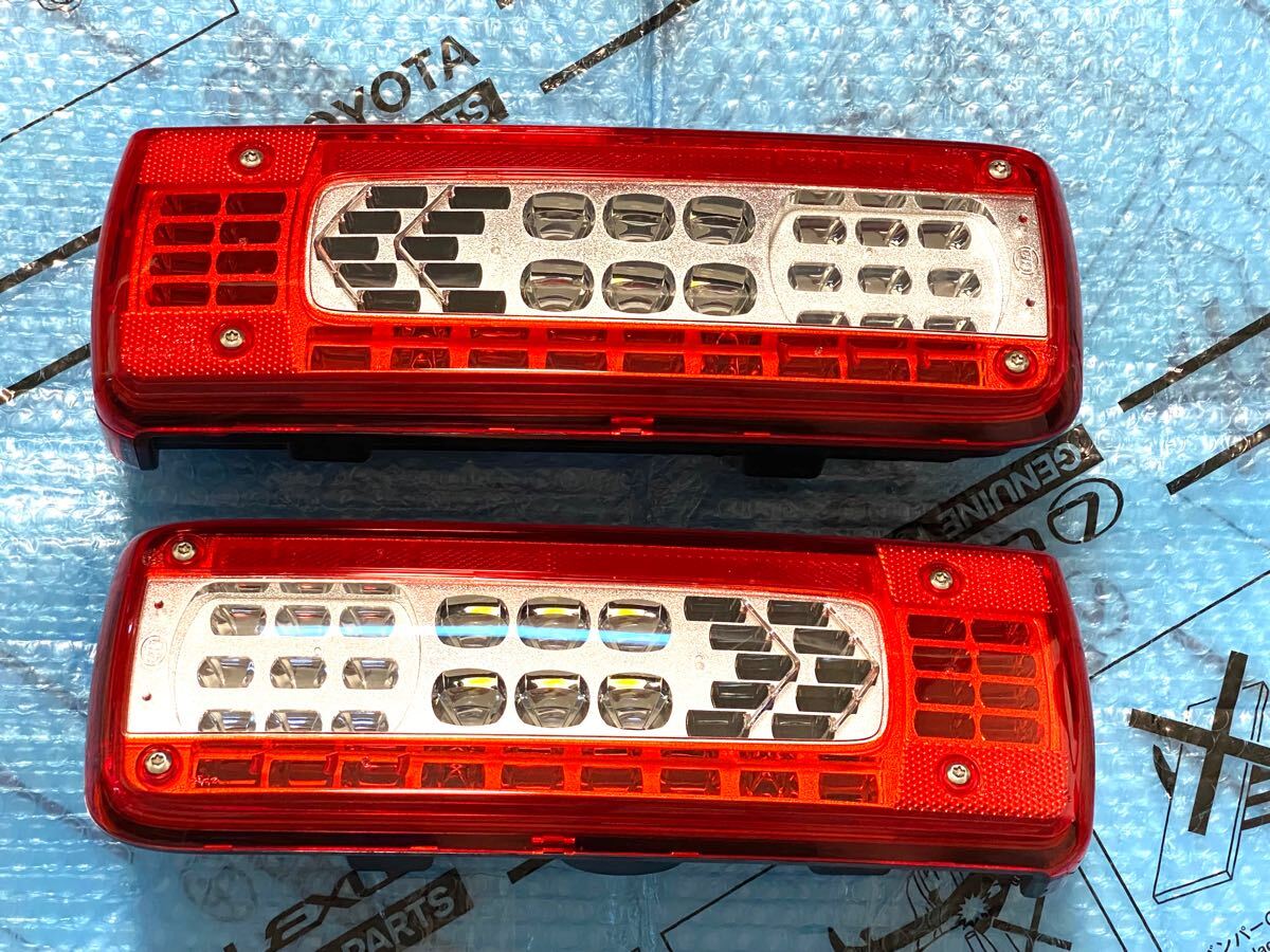 新車外し ショート UD クオン 純正 テールランプ ボルボ VIGNAL製 LED