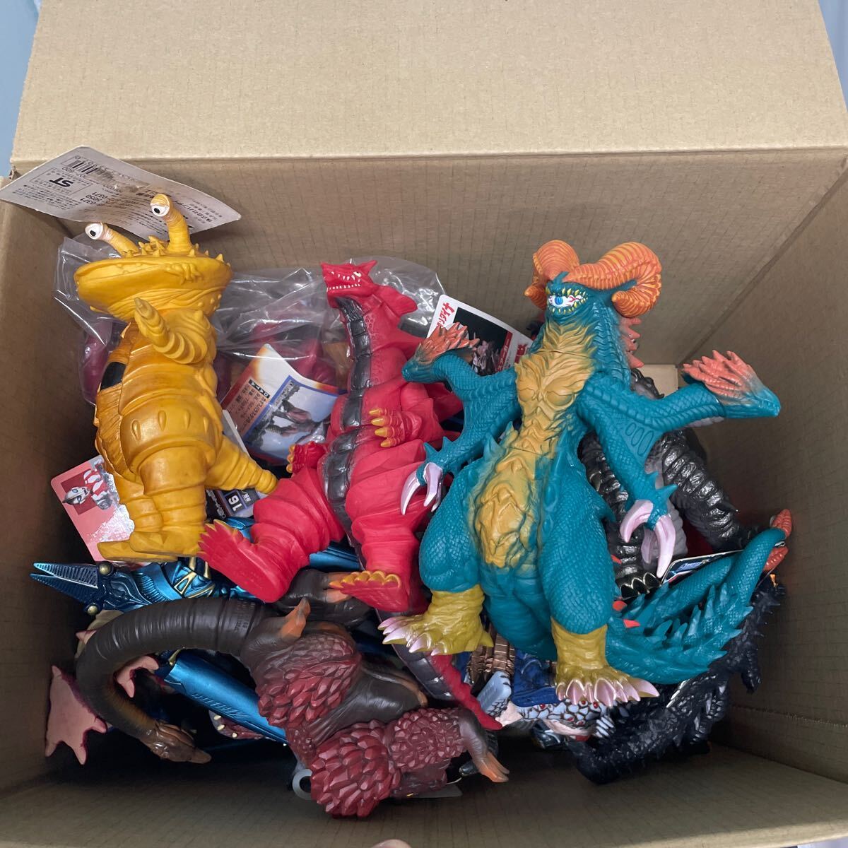 Yahoo!オークション - 180/ ソフビ ウルトラ怪獣 20体以上 大量まとめ