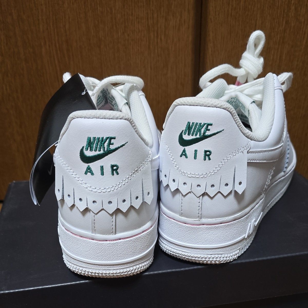 値下げ最終未使用タグ箱付きNIKE エアフォース1 07 LV8 ND2 26cm