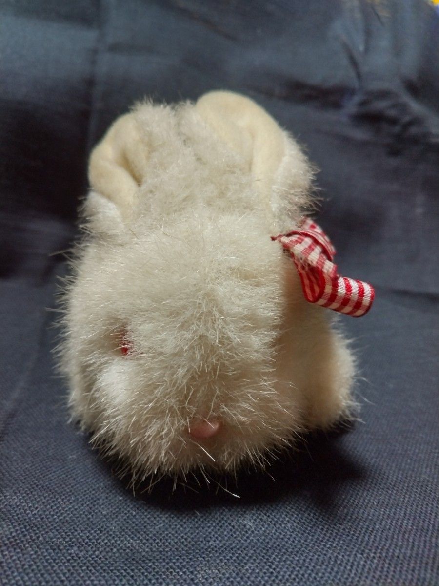 昭和レトロ 赤いお目々赤格子柄リボン 小さくてコロンとした物静かな