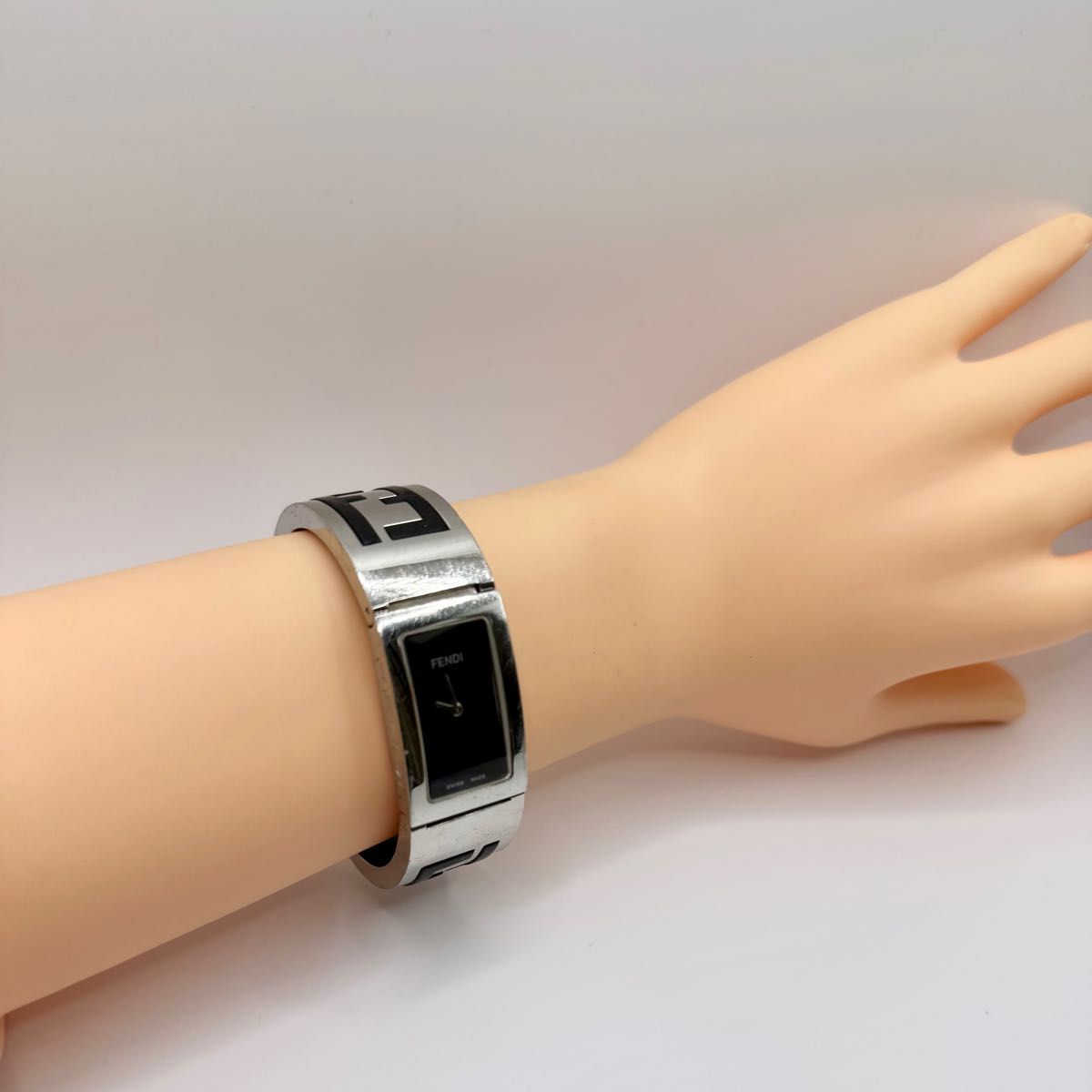 FENDI フェンディ 3250L バングルウォッチ QZ ブラック文字盤腕時計