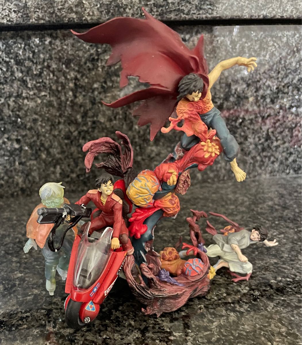 AKIRA ハイクオリティフィギュアシリーズ 金田とバイク 鉄雄〜攻撃