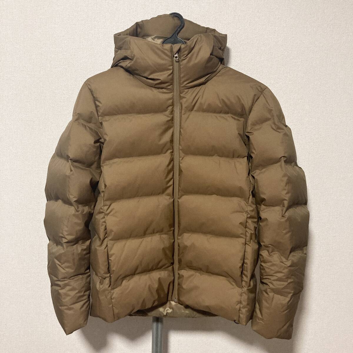 送料込み 美品 ユニクロ シームレスダウンパーカ メンズ Mサイズ