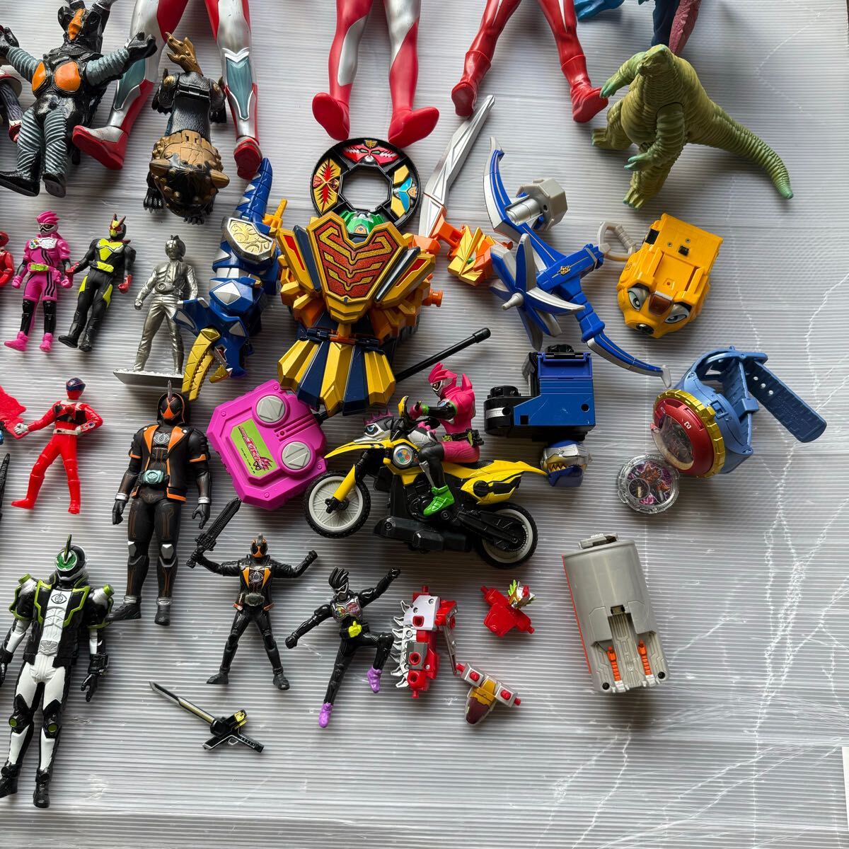 仮面ライダー ソフビ159体 戦隊16体 ウルトラマン2体 まとめ売 仮面