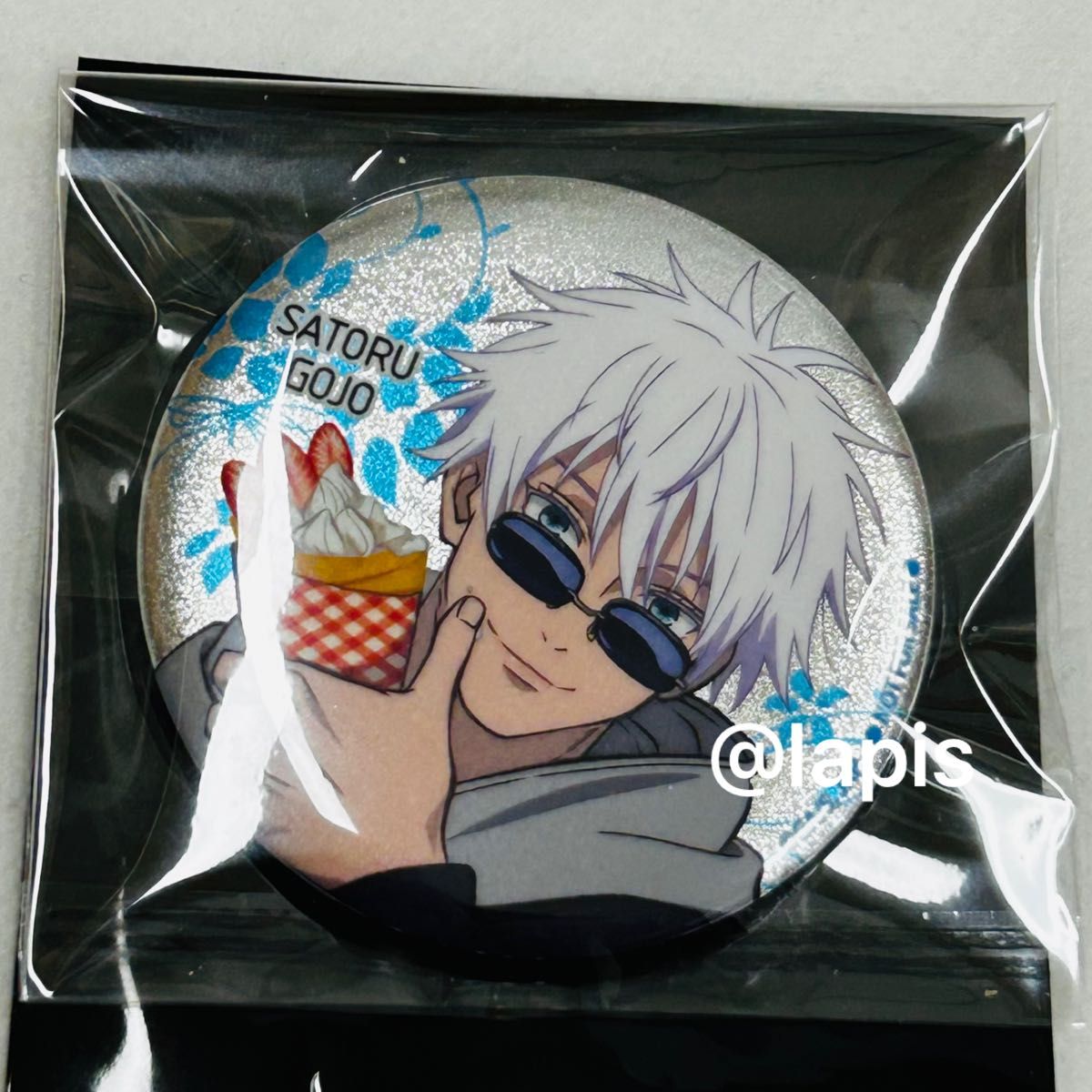 呪術廻戦 五条悟 コスモワールド グリッター 缶バッジ 等身｜Yahoo