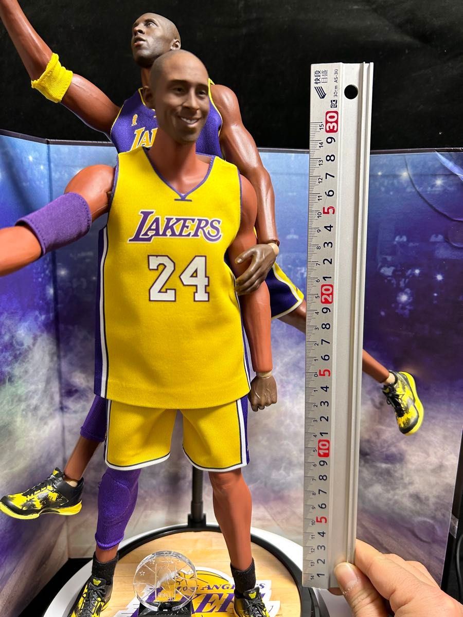 NBA Kobe コービー・ブライアント フィギュア 1/6 2体セット｜Yahoo