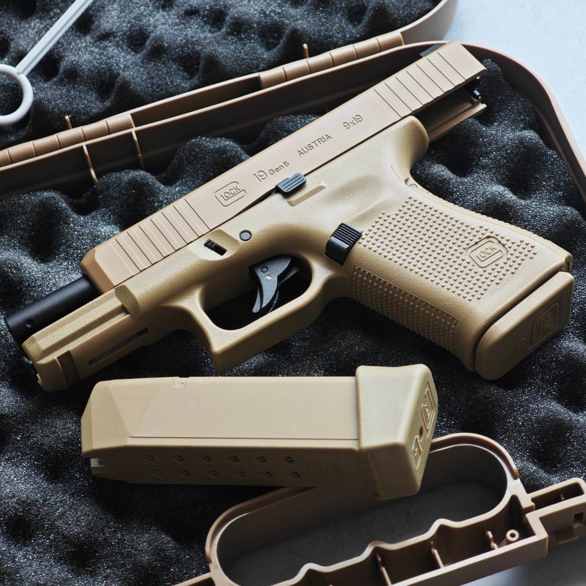 GLOCK19 gen5 フィンガーアクションブローバック 排莢式 モデルガン