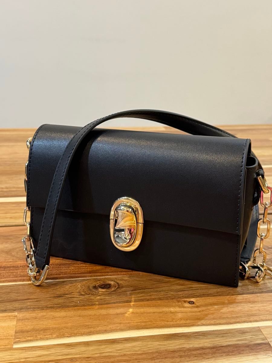 新品未使用】FURLA フルラ チェーンショルダーバッグ 黒 ゴールド金具