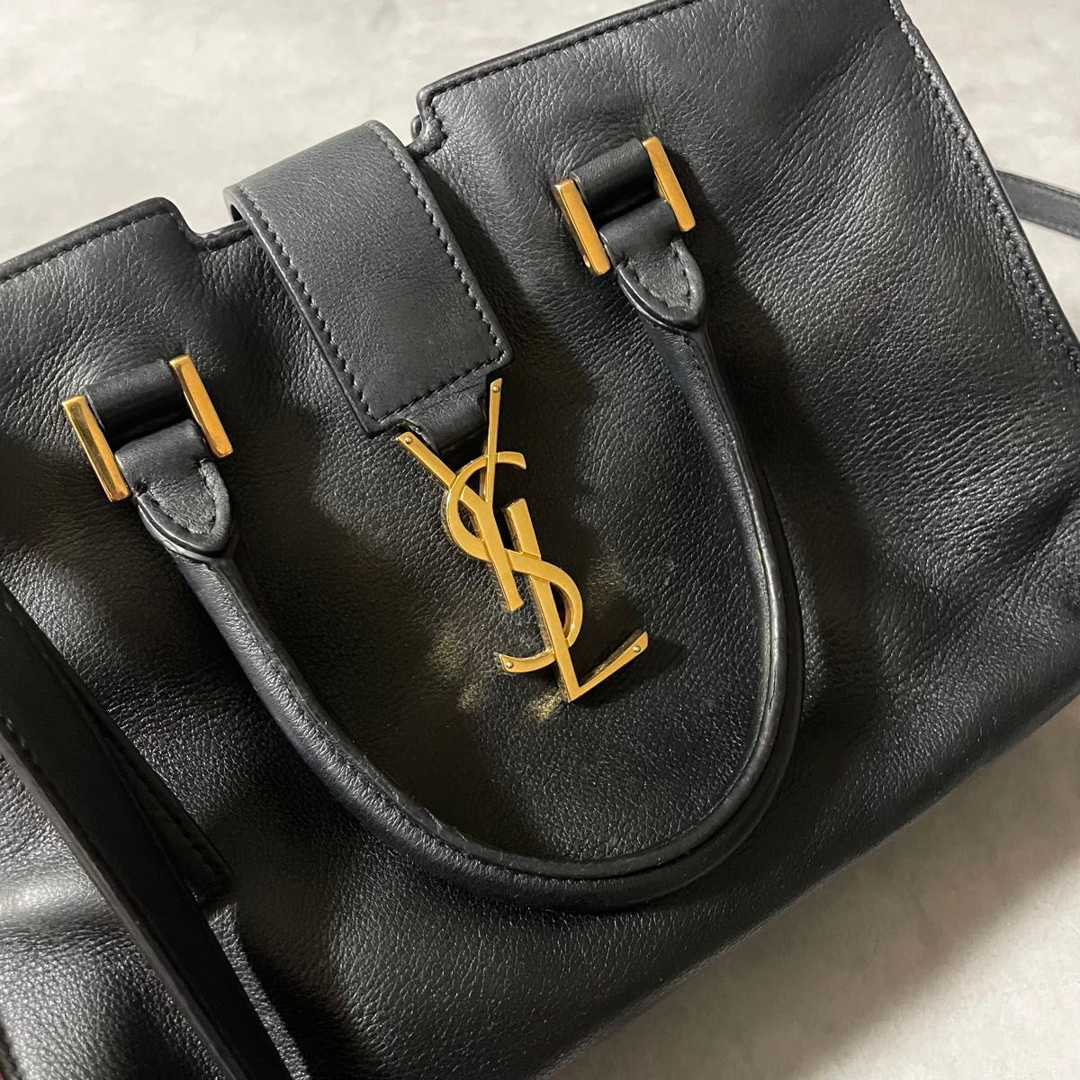 YSL サンローラン ベイビーカバス ブラックレザー ショルダーバッグ