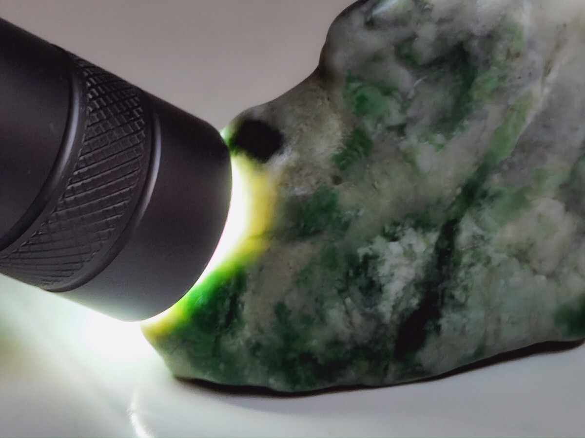 白緑黒】 89g 翡翠 ヒスイ 原石 翡翠原石 鑑賞石 自然石 誕生石 鉱石