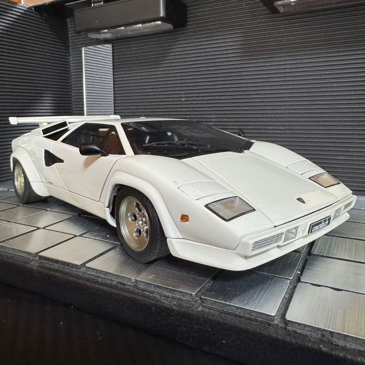 絶版オートアート1/18 ランボルギーニ カウンタックLP5000S(ケース付